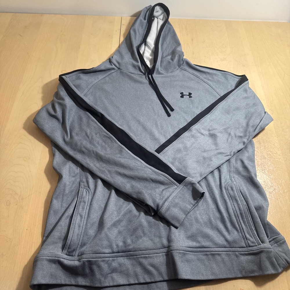 Under Armour  Sweater Hoodie Women's Large Pullover Gray Embroidered‎ Logo Top